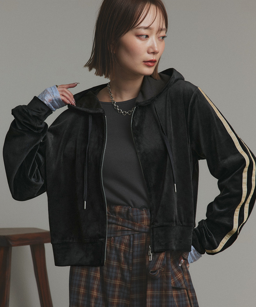 アドティエ ad thie 【2025AW新作】サイドラインジップベロアパーカー （ブラック） ブラック