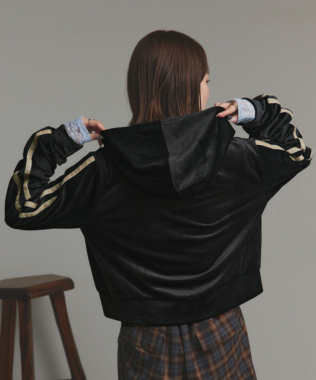 アドティエ ad thie 【2025AW新作】サイドラインジップベロアパーカー （ブラック） ブラック