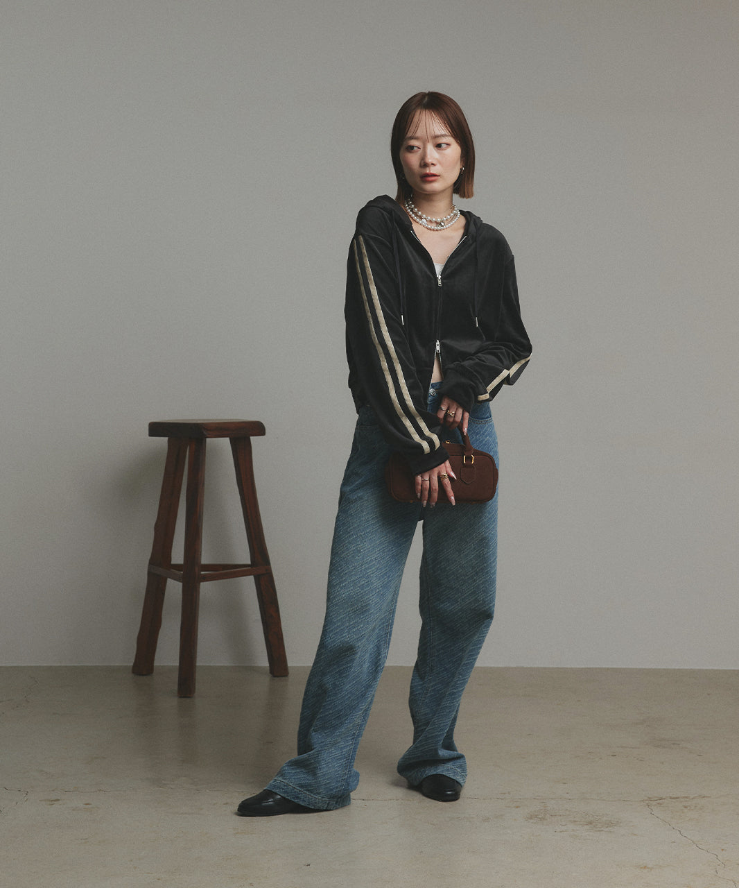 アドティエ ad thie 【2025AW新作】サイドラインジップベロアパーカー （ブラック） ブラック