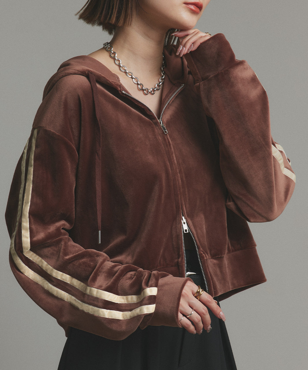 アドティエ ad thie 【2025AW新作】サイドラインジップベロアパーカー （ブラック） ブラック