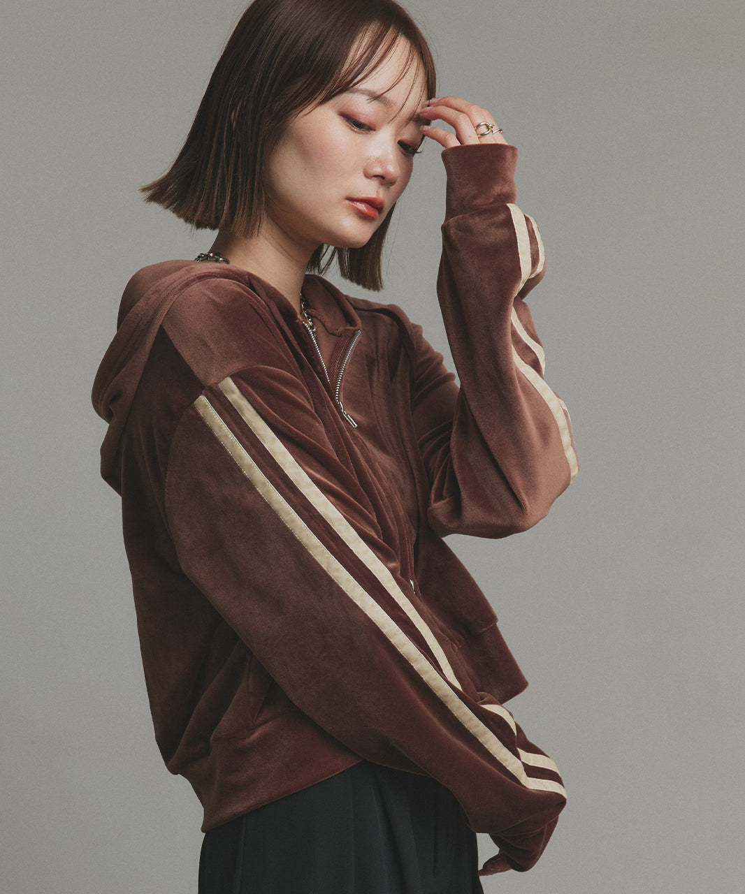 アドティエ ad thie 【2025AW新作】サイドラインジップベロアパーカー （ブラック） ブラック