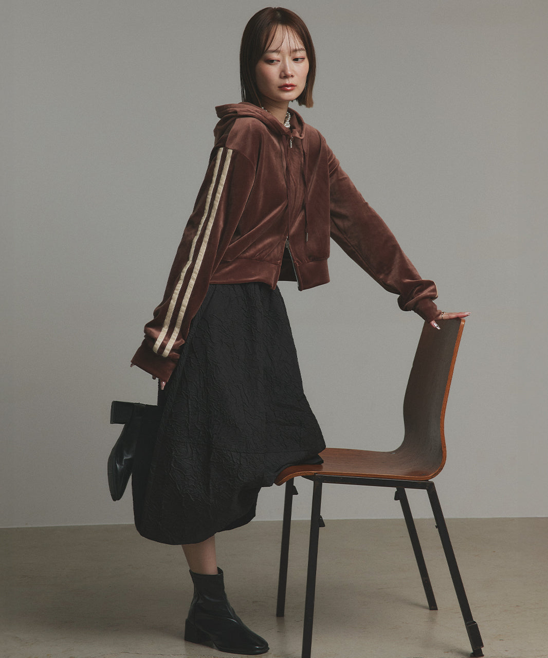 アドティエ ad thie 【2025AW新作】サイドラインジップベロアパーカー （ブラック） ブラック