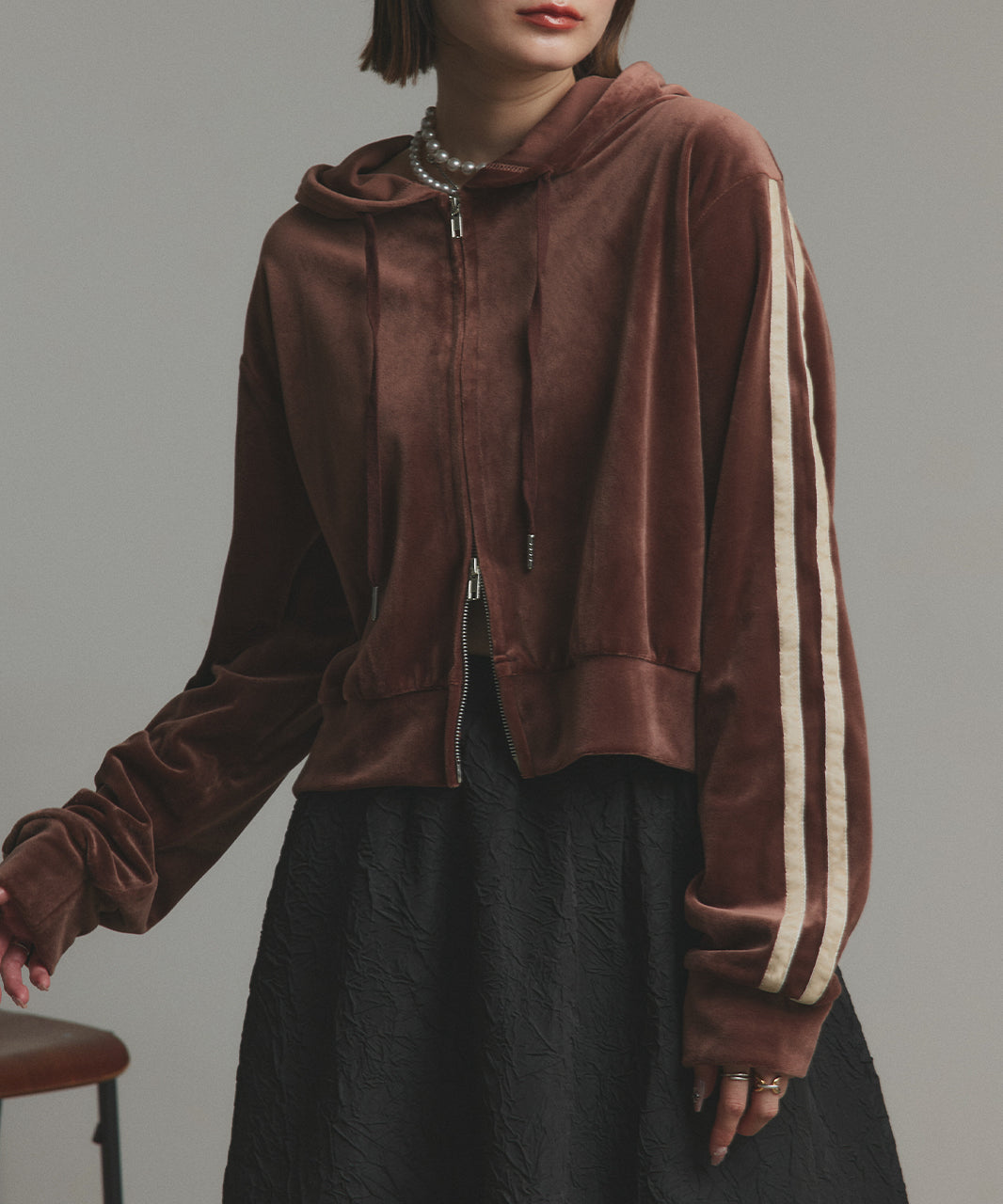 アドティエ ad thie 【2025AW新作】サイドラインジップベロアパーカー （ブラック） ブラック