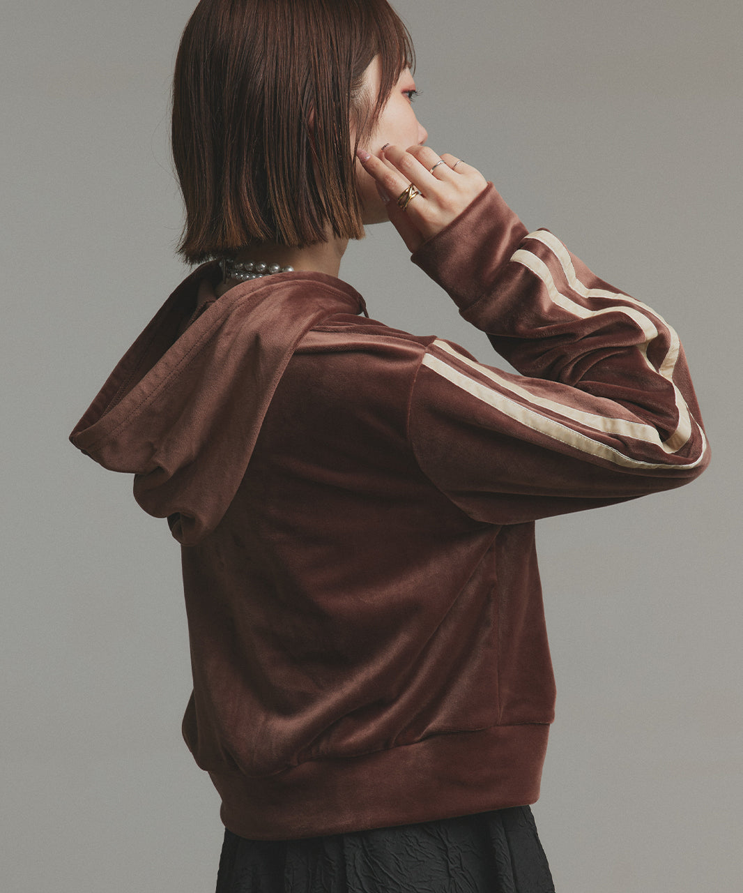 アドティエ ad thie 【2025AW新作】サイドラインジップベロアパーカー （ブラック） ブラック