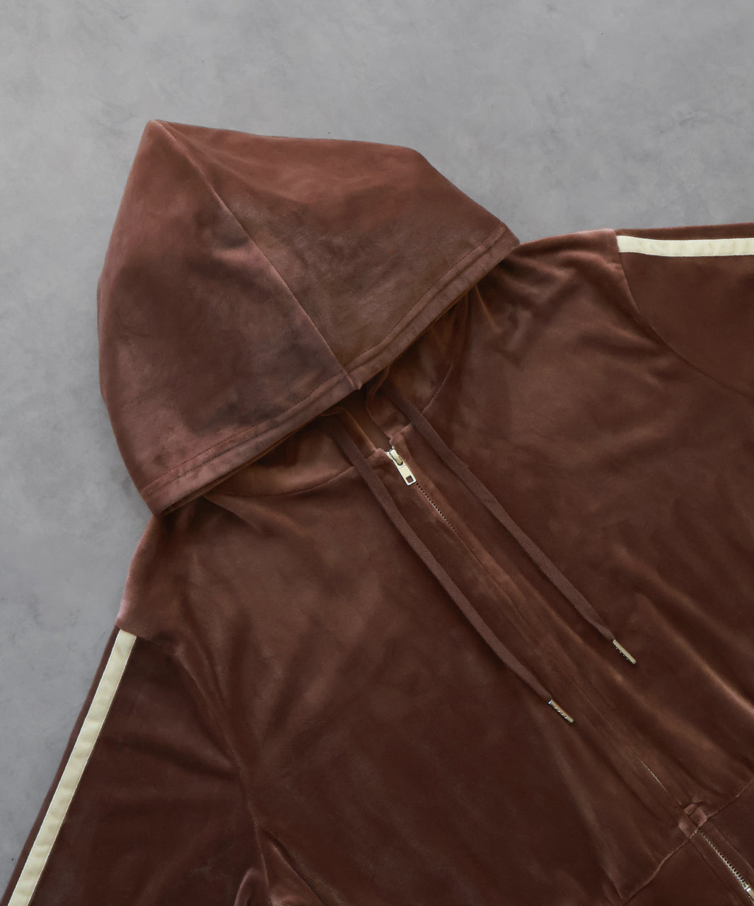 アドティエ ad thie 【2025AW新作】サイドラインジップベロアパーカー （ブラック） ブラック