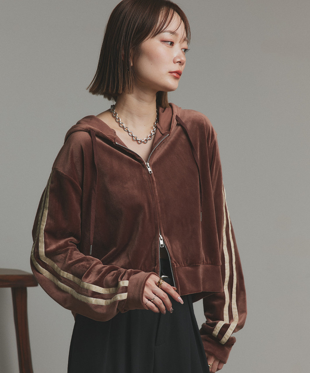 アドティエ ad thie 【2025AW新作】サイドラインジップベロアパーカー （ブラウン） ブラウン