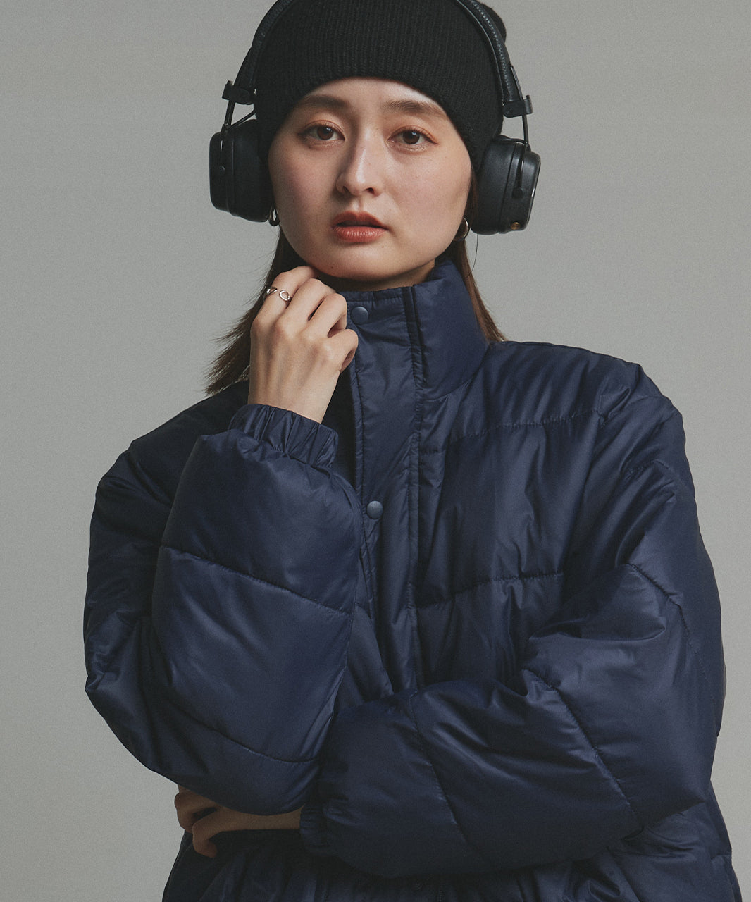 アドティエ ad thie 【2025AW新作】レザーパッチ中綿ダウンブルゾン （ブラック） ブラック