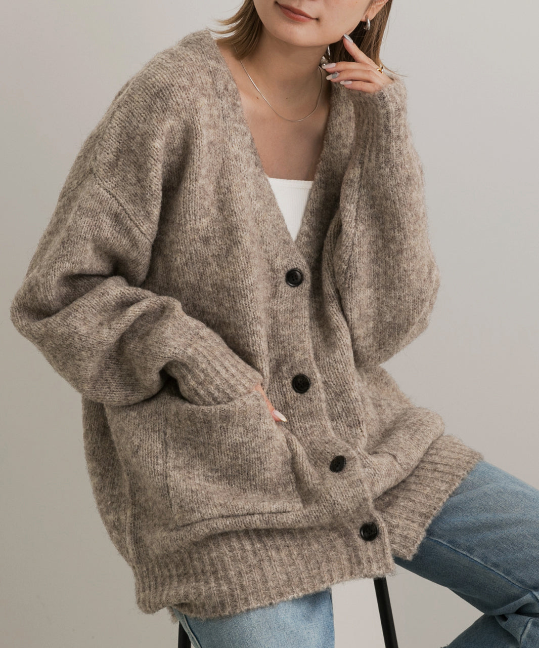 アドティエ ad thie ふんわり・ブークレ Vネックニットカーディガン （ベージュ） ベージュ