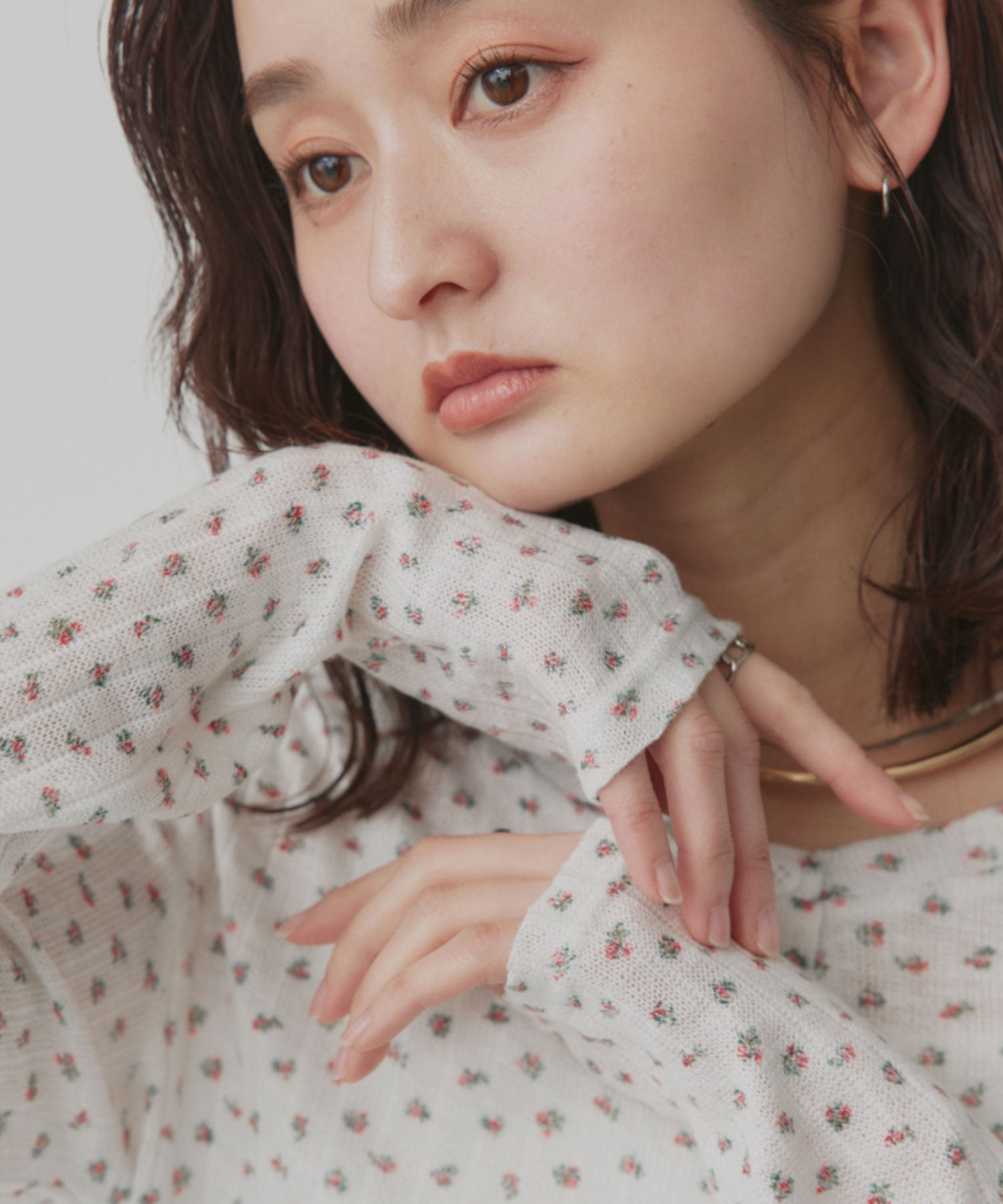 アドティエ ad thie 【2026SS新作】小花柄透かし編みニットカーディガン リブキャミソールセット （オフホワイト） オフホワイト