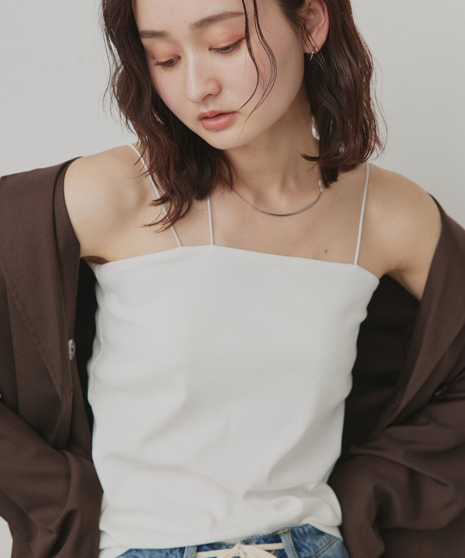 アドティエ ad thie 【2026SS新作】CICA配合 アシメストラップ カップ付きリブキャミソール （オフホワイト） オフホワイト