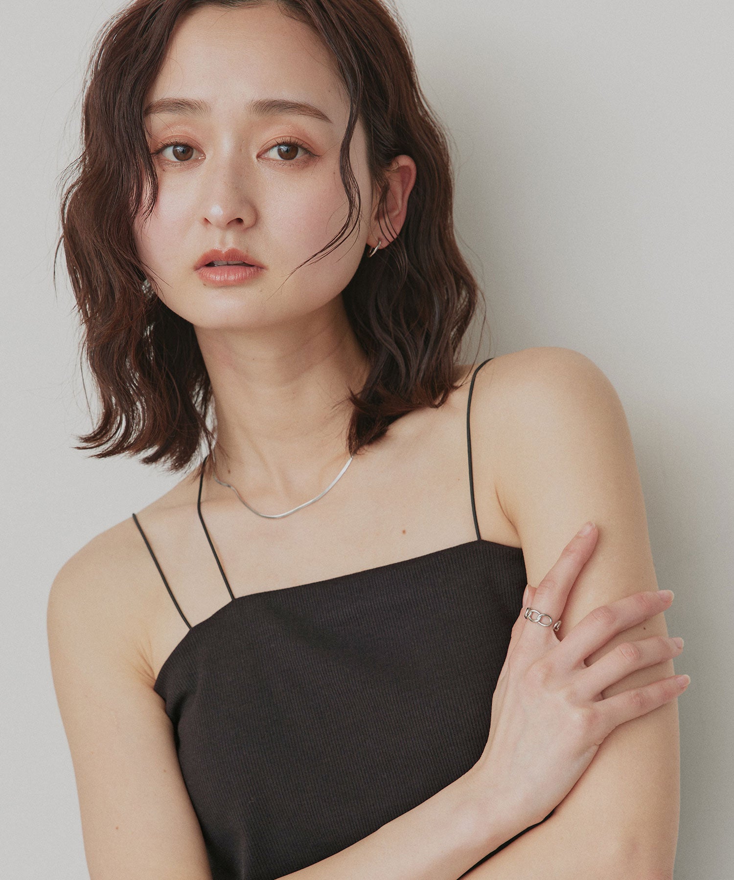 アドティエ ad thie 【2026SS新作】CICA配合 アシメストラップ カップ付きリブキャミソール （オフホワイト） オフホワイト
