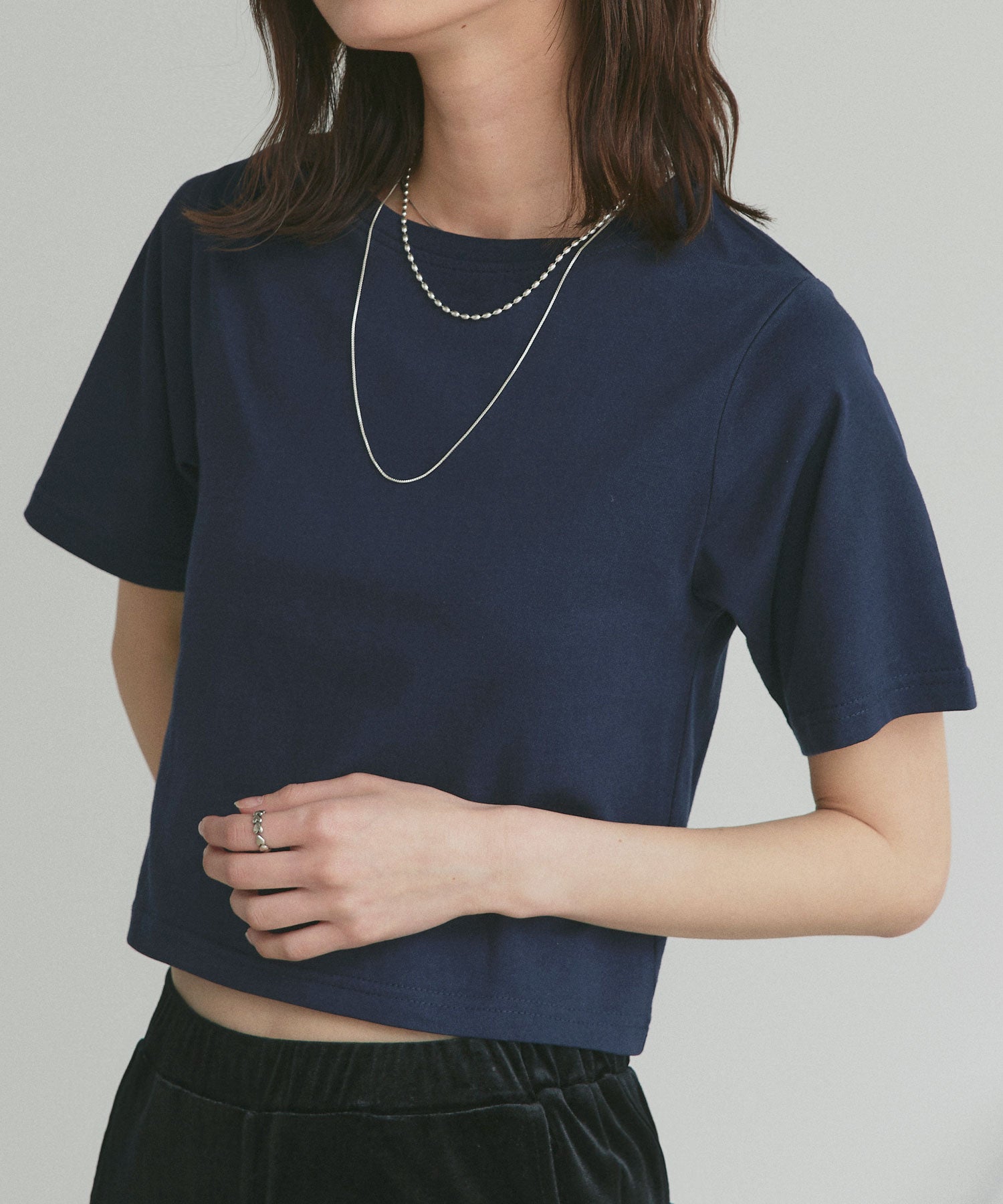アドティエ ad thie シンプル無地 ボーダー ショート丈ミニTシャツ （ネイビー） ネイビー