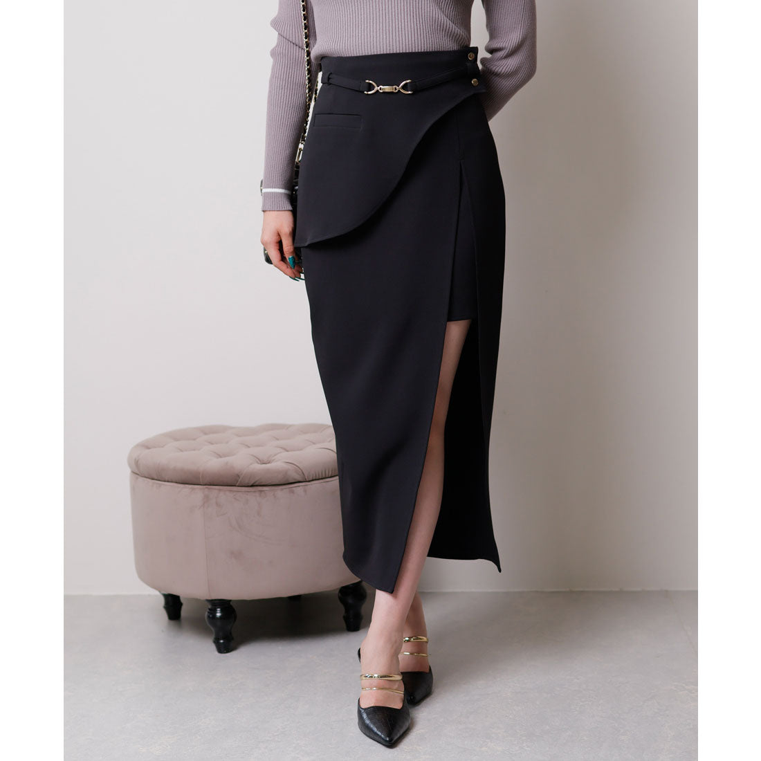 LIP SERVICE Curved Belt Slit Skirt