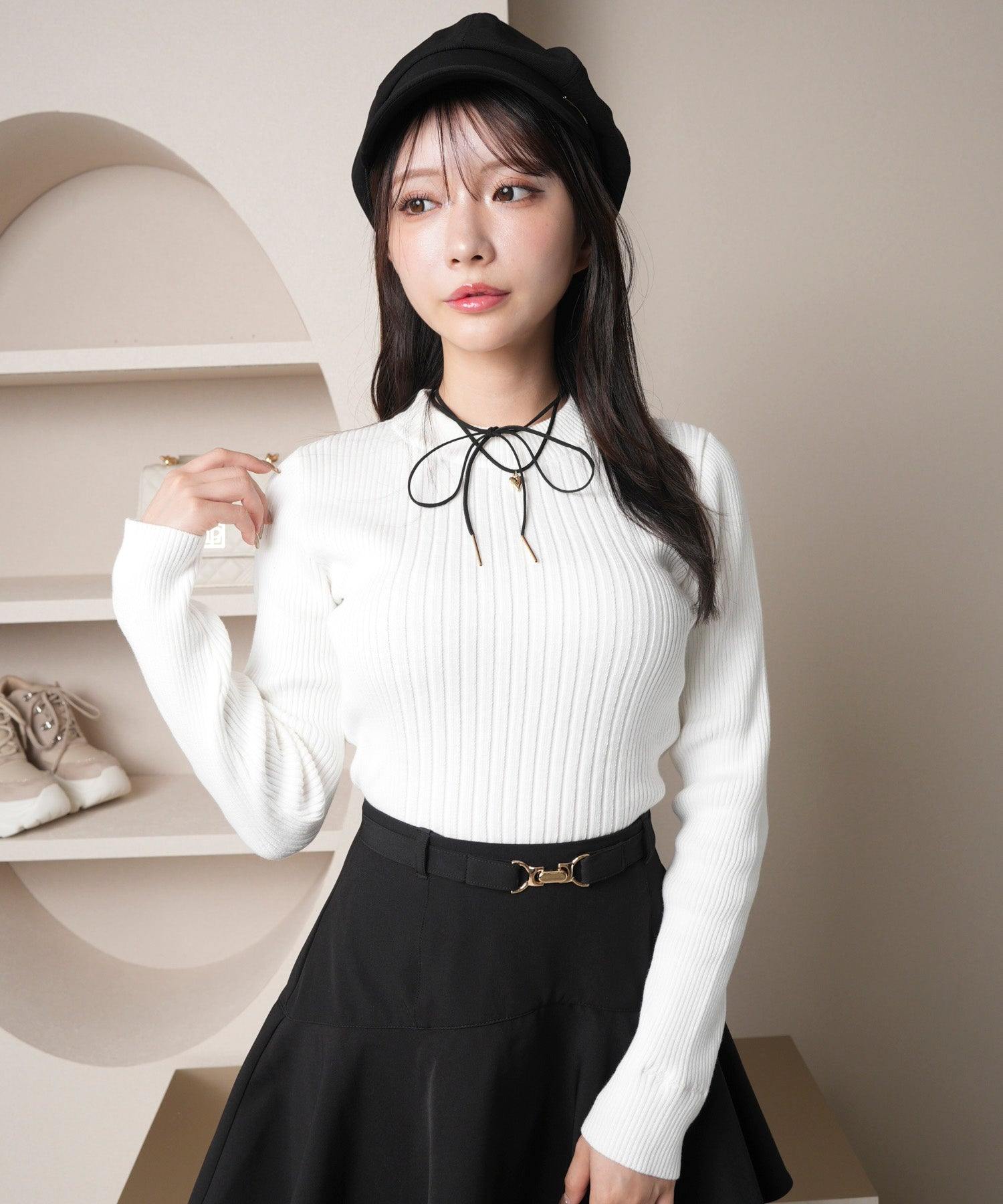 LIP SERVICE Logo Point Mock Neck Rib Knit