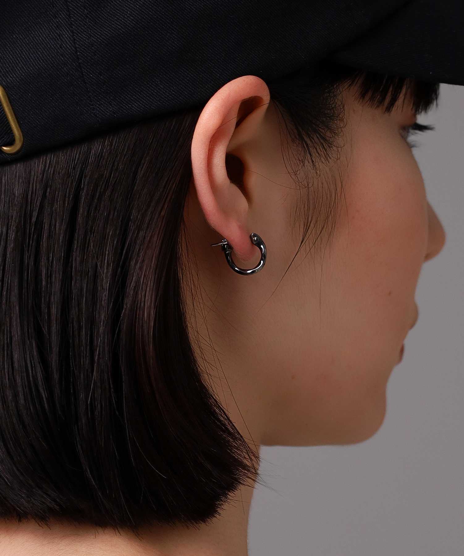 ライオンハート LION HEART クロッシングピアス（ツイスト）/シルバー925 （ブラック） ブラック