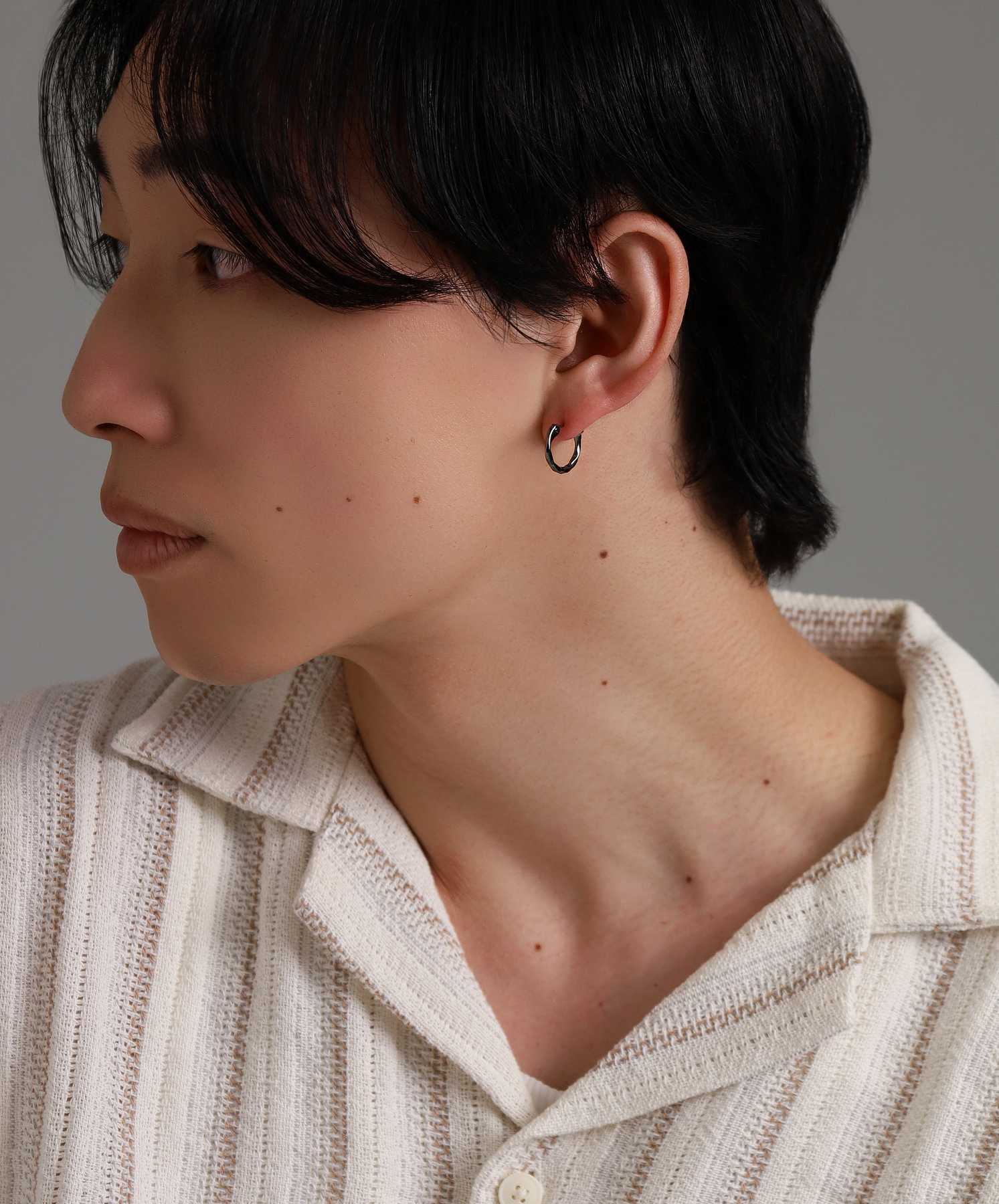 ライオンハート LION HEART クロッシングピアス（ツイスト）/シルバー925 （ブラック） ブラック