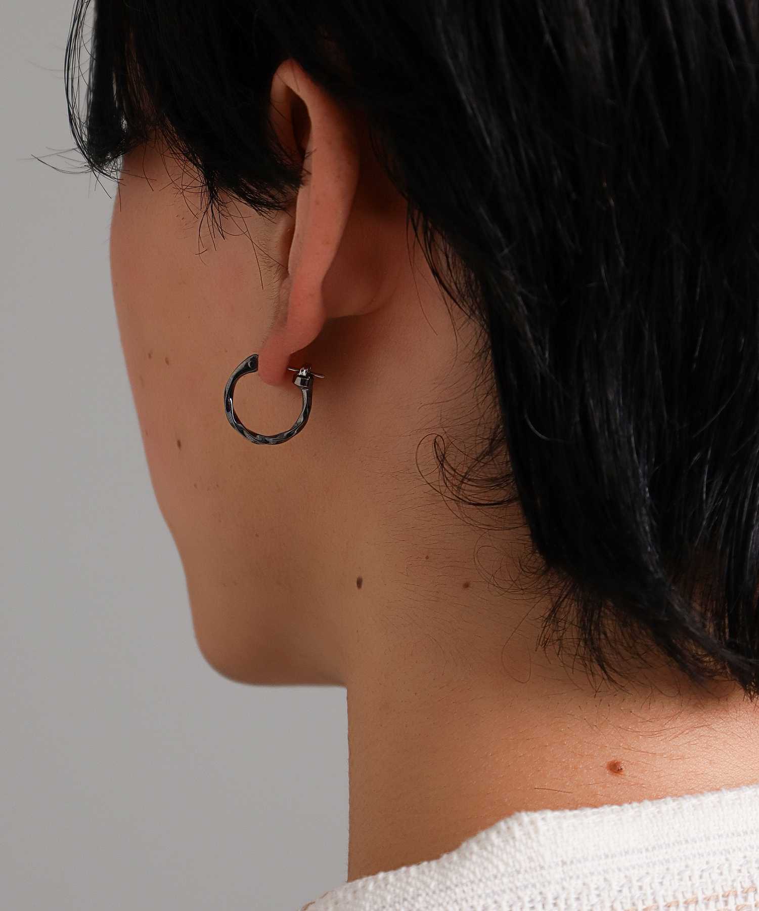 ライオンハート LION HEART クロッシングピアス（ツイスト）/シルバー925 （ブラック） ブラック