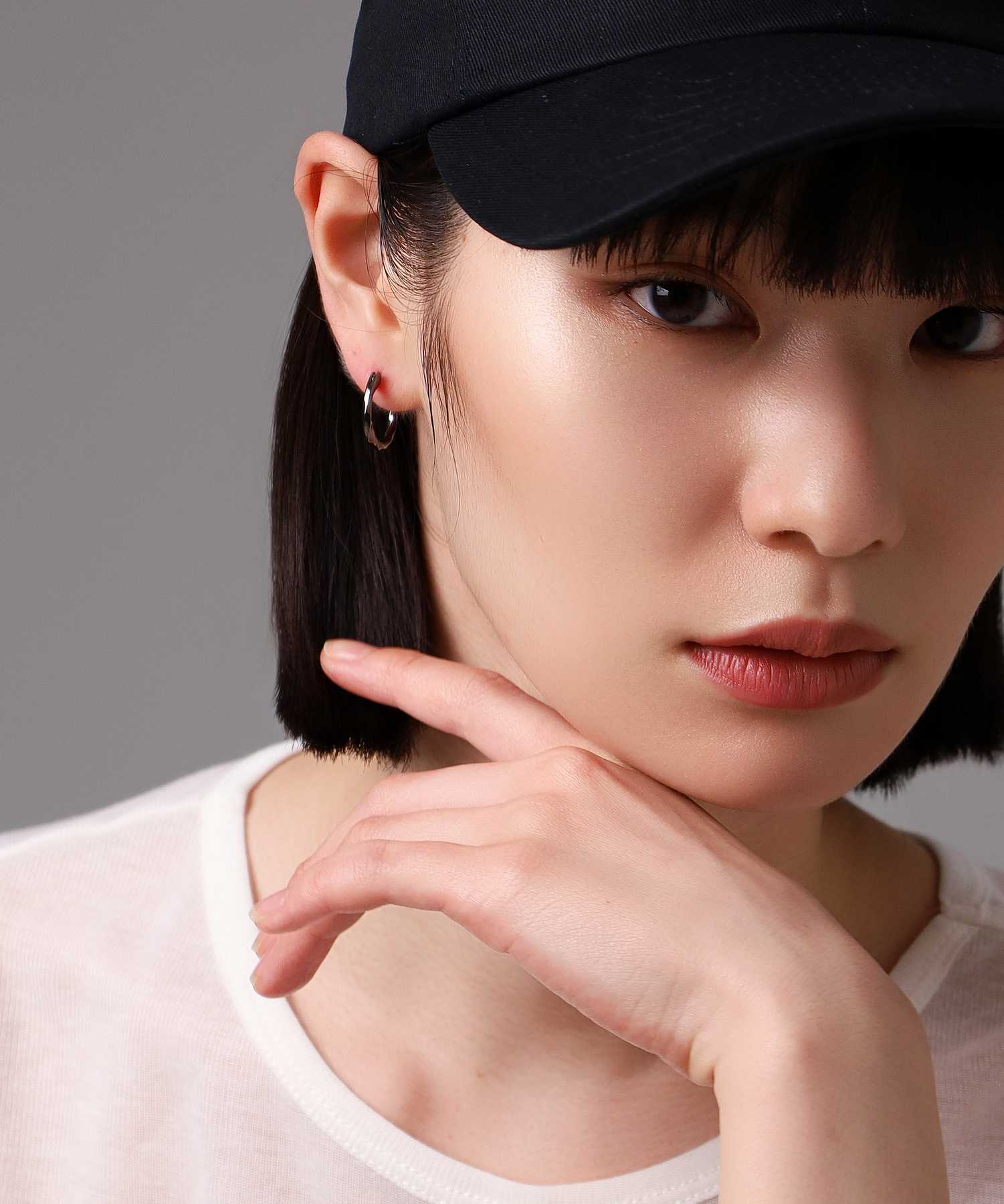 ライオンハート LION HEART クロッシングピアス（ツイスト）/シルバー925 （ブラック） ブラック