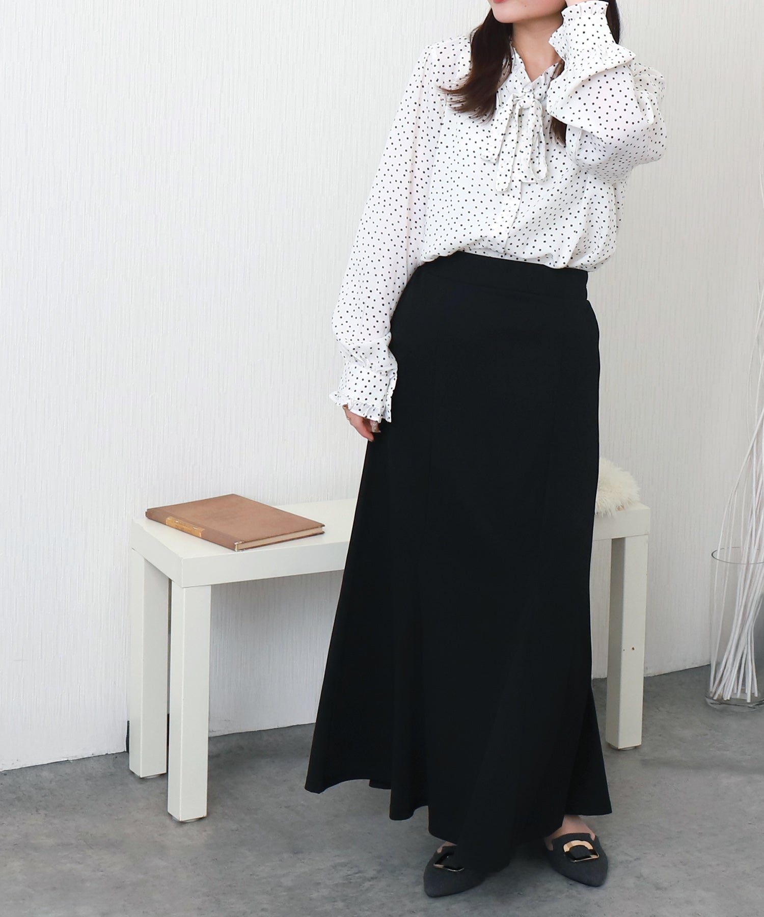 リベル モア libelle more ランダムドットスタンドフリルリボンブラウス （クロ） クロ