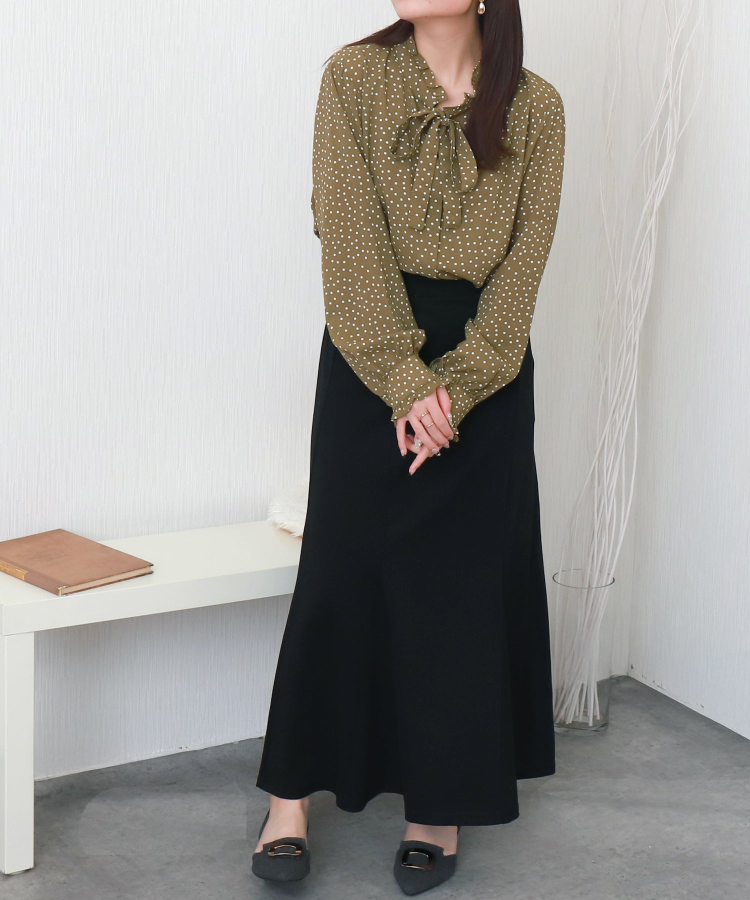 リベル モア libelle more ランダムドットスタンドフリルリボンブラウス （クロ） クロ