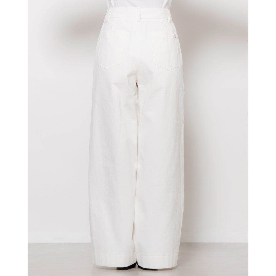 ルエブル LOEUVRE One-Tucked Cotton Wide Pants - 01