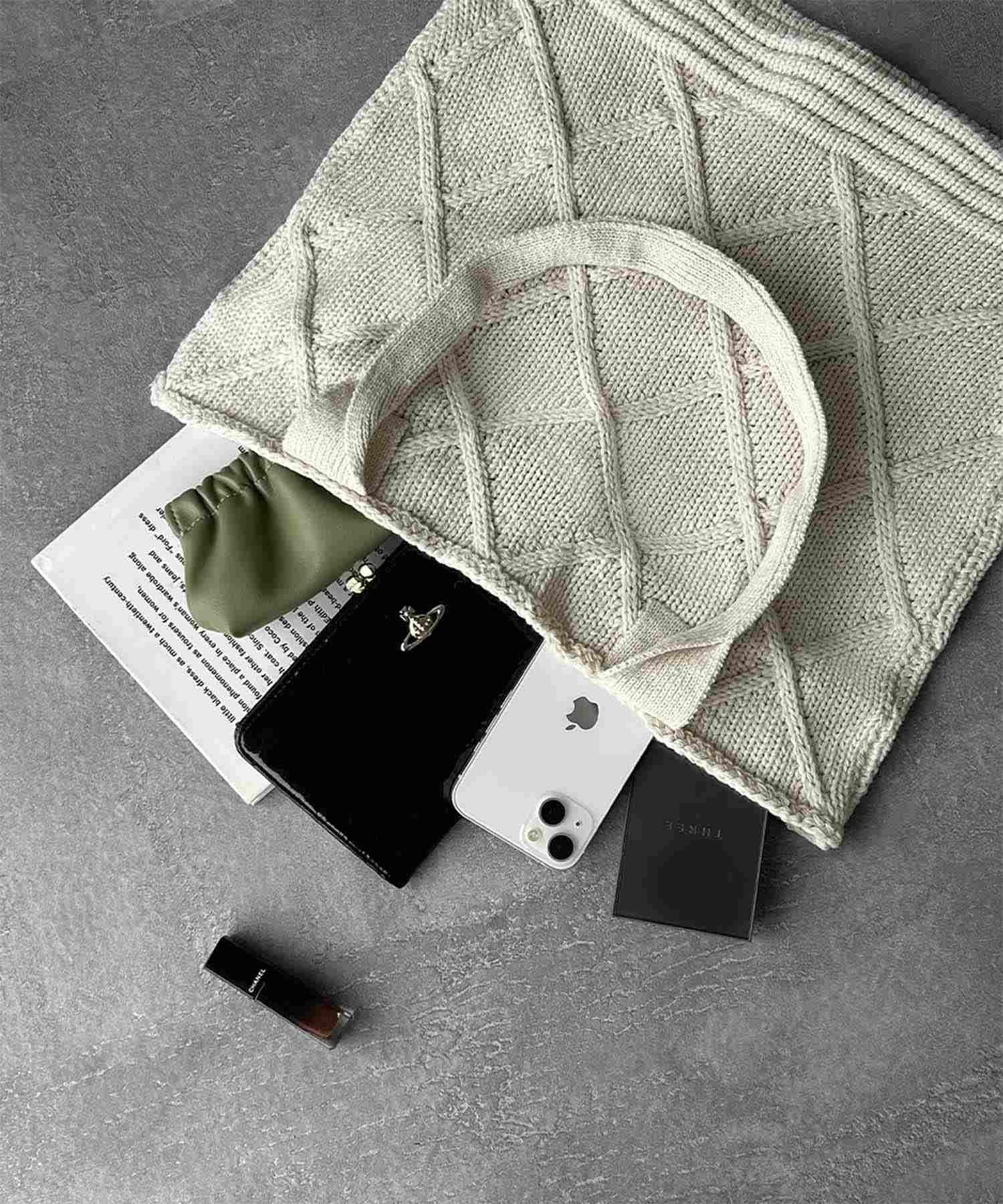 ロワ LOWO 大容量ニットトートバッグ （オフホワイト） オフホワイト