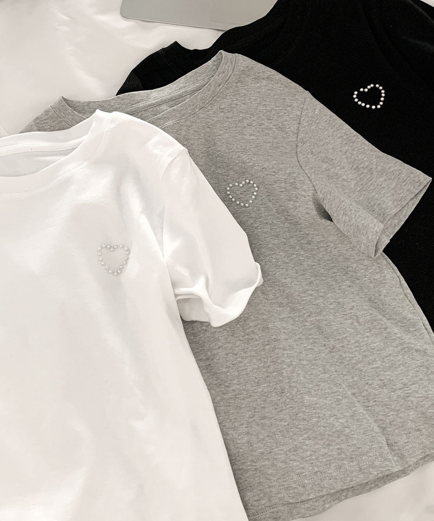 ロワ LOWO 綿混ワンポイントパールハートTシャツ カットソー （ブラック） ブラック