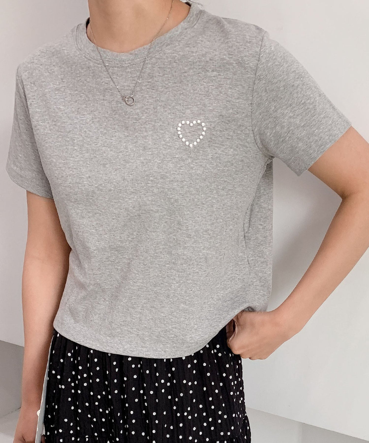 ロワ LOWO 綿混ワンポイントパールハートTシャツ カットソー （グレー） グレー