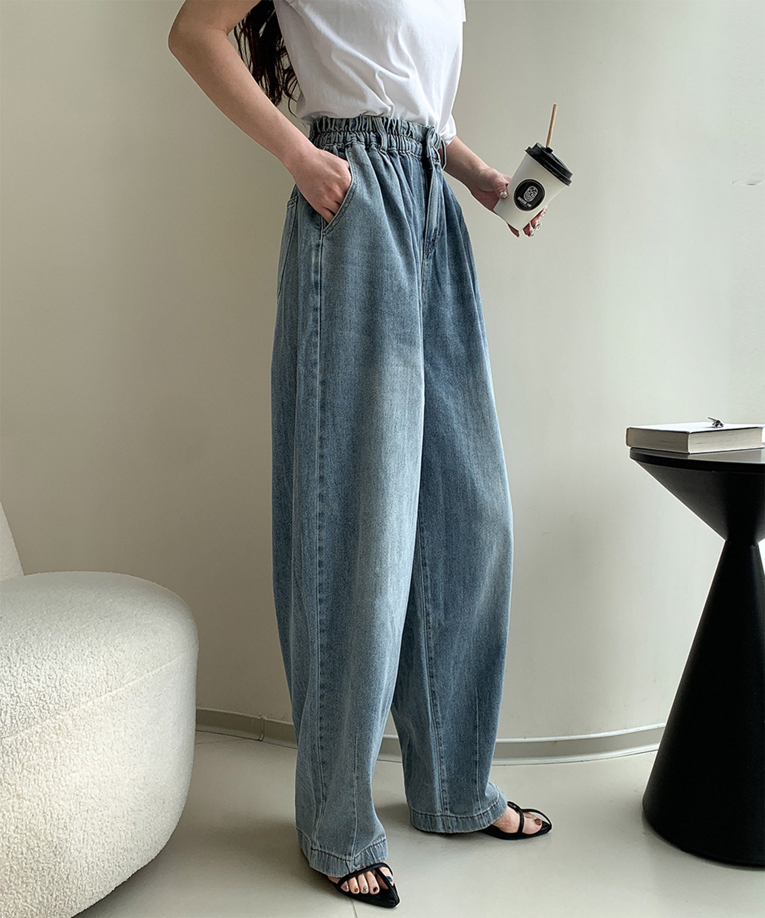 ロワ LOWO 綿混カーヴィーシルエットハイウエストワイドデニムパンツ（ブルー） スカイブルー