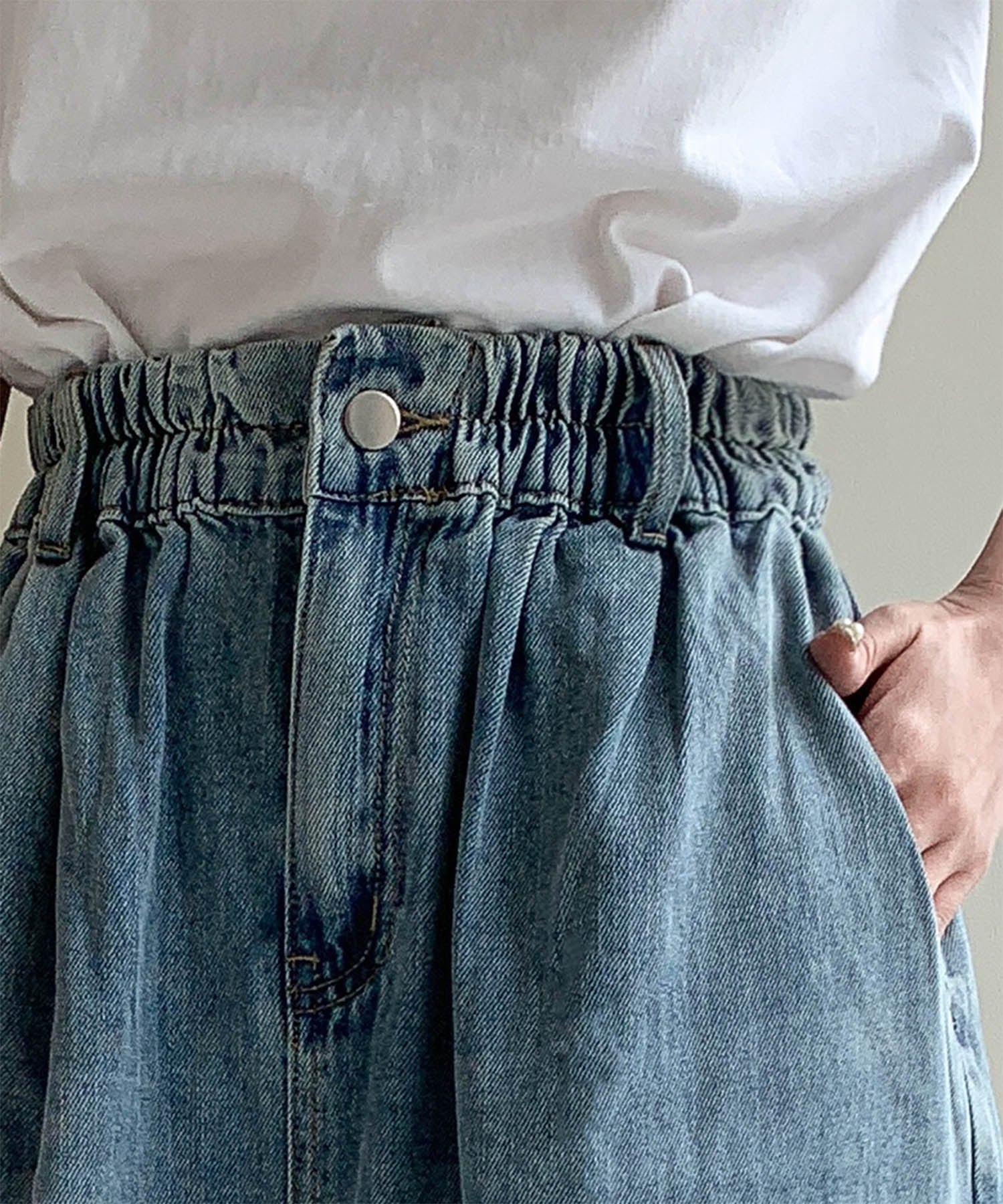 ロワ LOWO 綿混カーヴィーシルエットハイウエストワイドデニムパンツ（ブルー） スカイブルー