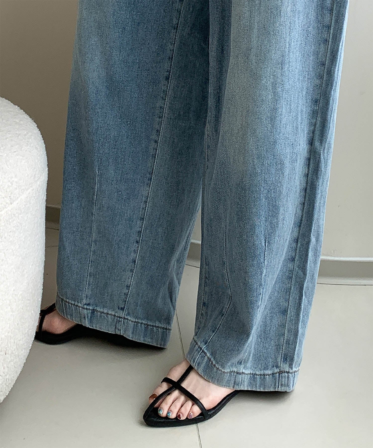 ロワ LOWO 綿混カーヴィーシルエットハイウエストワイドデニムパンツ（ブルー） スカイブルー