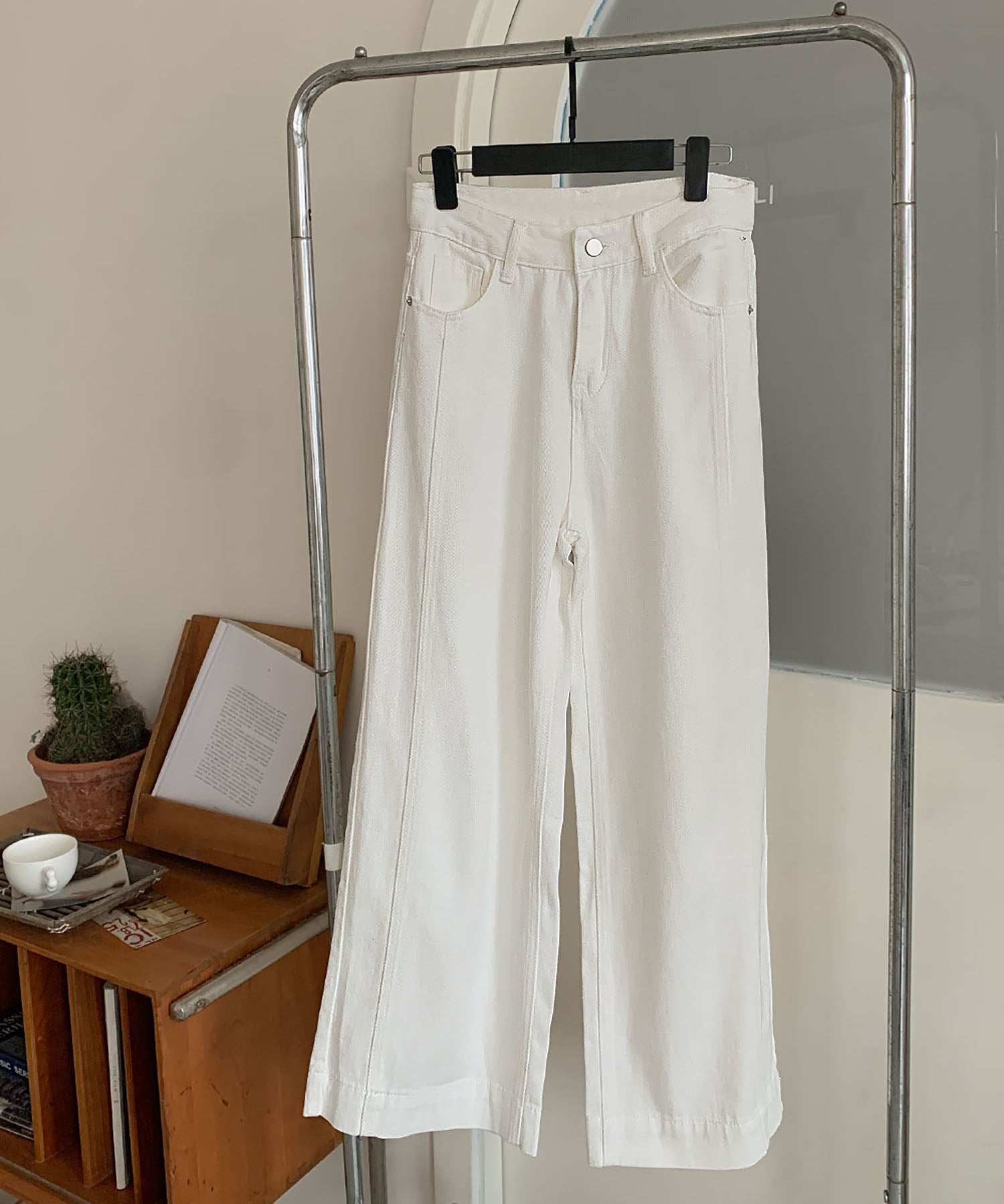 ロワ LOWO 【綿100％使用】【撥水】【防汚】ワイドシルエットホワイトデニムパンツ （ホワイト） ホワイト