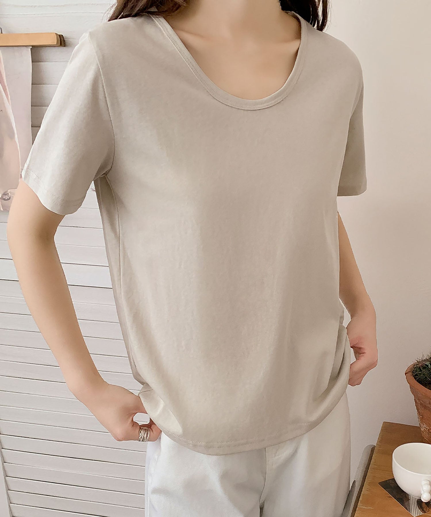 ロワ LOWO ゆったりUネックシンプルTシャツ カットソー （ライトベージュ） ライトベージュ