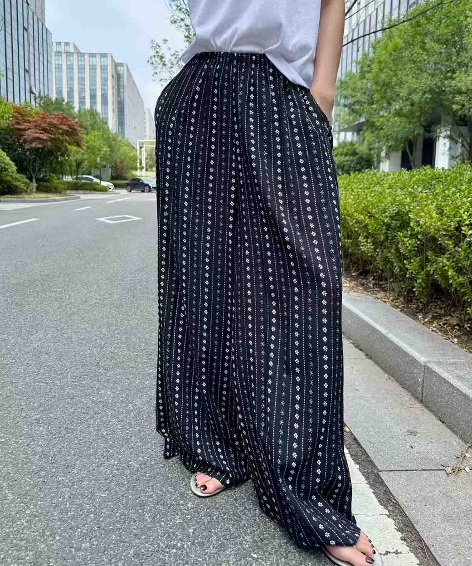 ロワ LOWO ウエストゴムフレアワイドパンツ （ネイビーストライプ） ネイビーストライプ