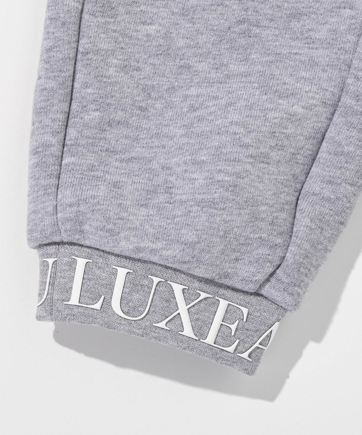 リュクスエイケイエムプラス LUXEAKMPLUS ゴルフ ブランドロゴ テーパードシルエット トレーニング ロングパンツ(ストレッチ性/吸水速乾) （グレー） グレー