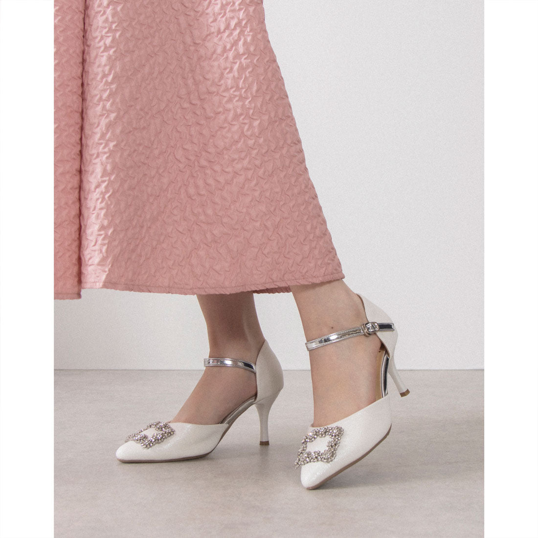 ラスドット lus. ビジューバックルセパレートパンプス