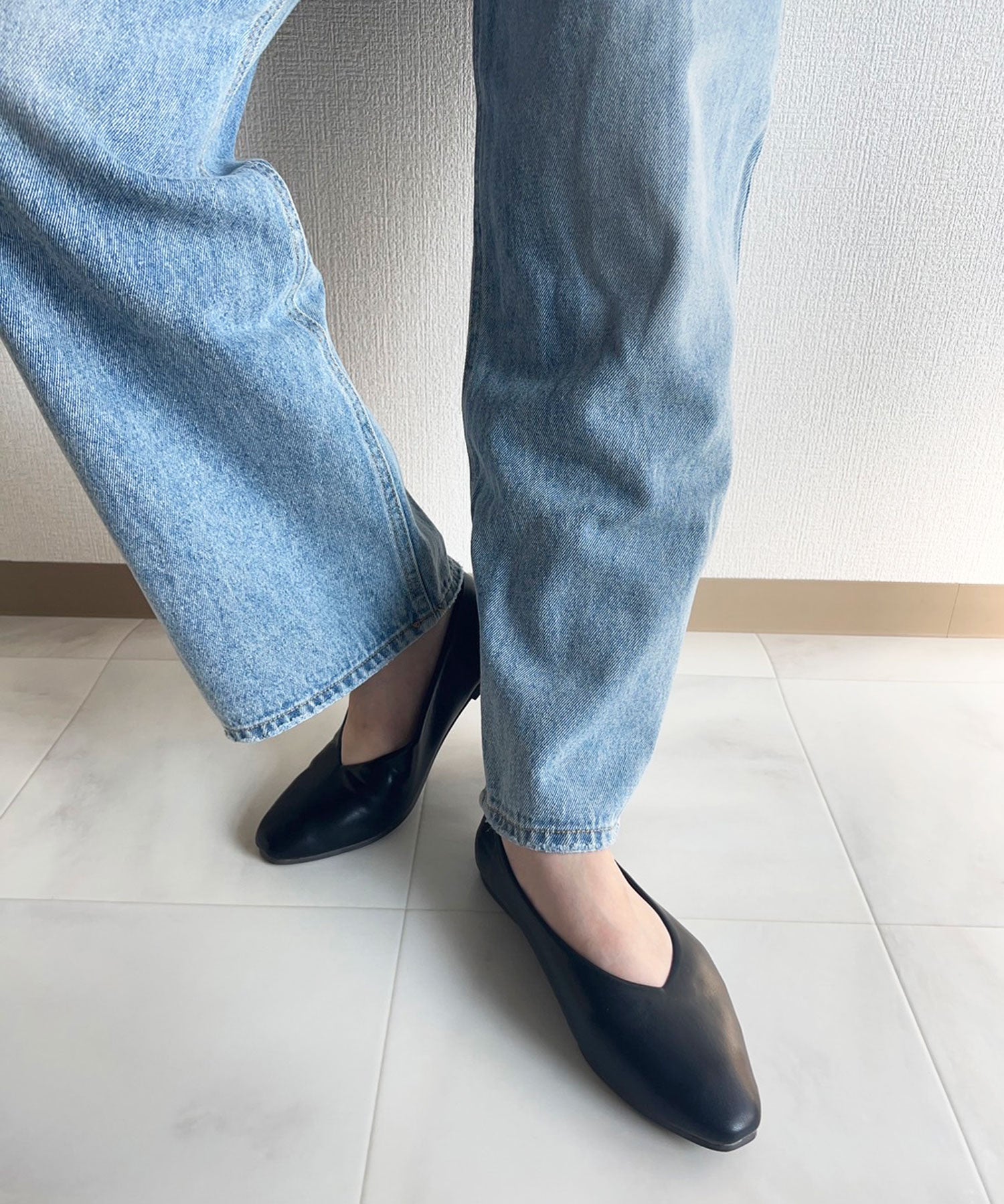 ラスドット lus. Vカットフラットパンプス,ブラック