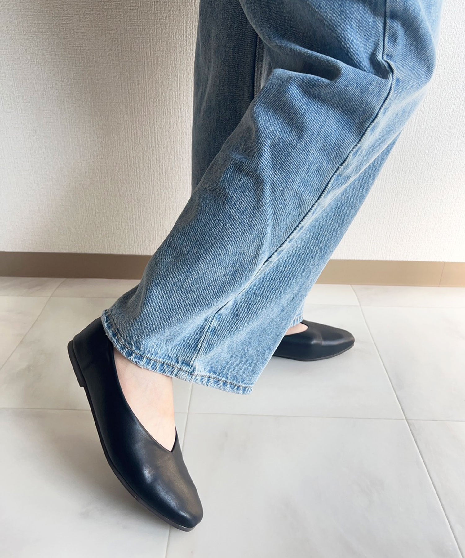 ラスドット lus. Vカットフラットパンプス