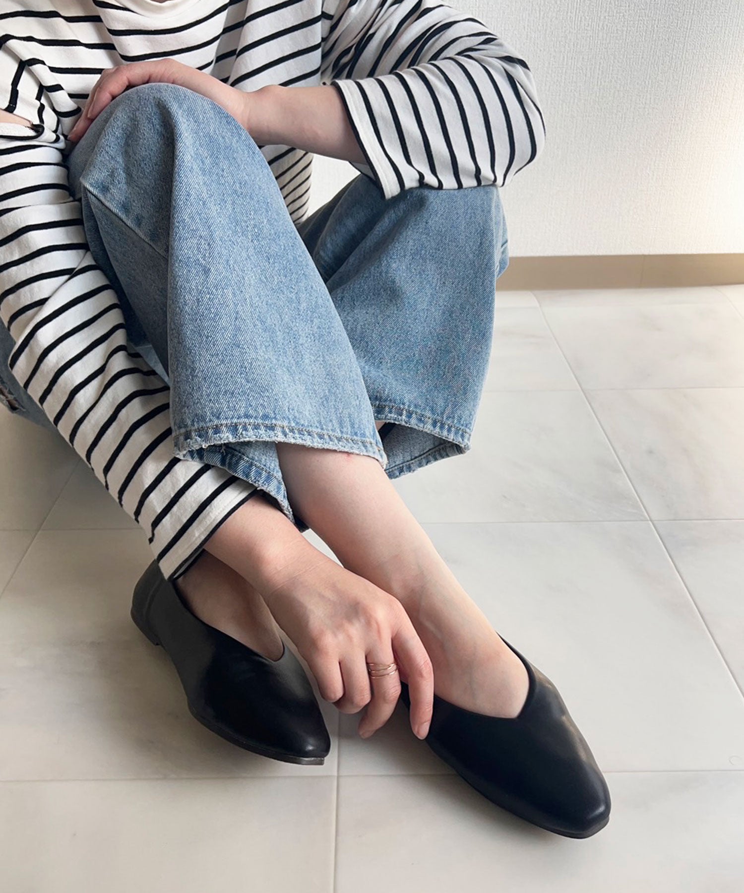 ラスドット lus. Vカットフラットパンプス