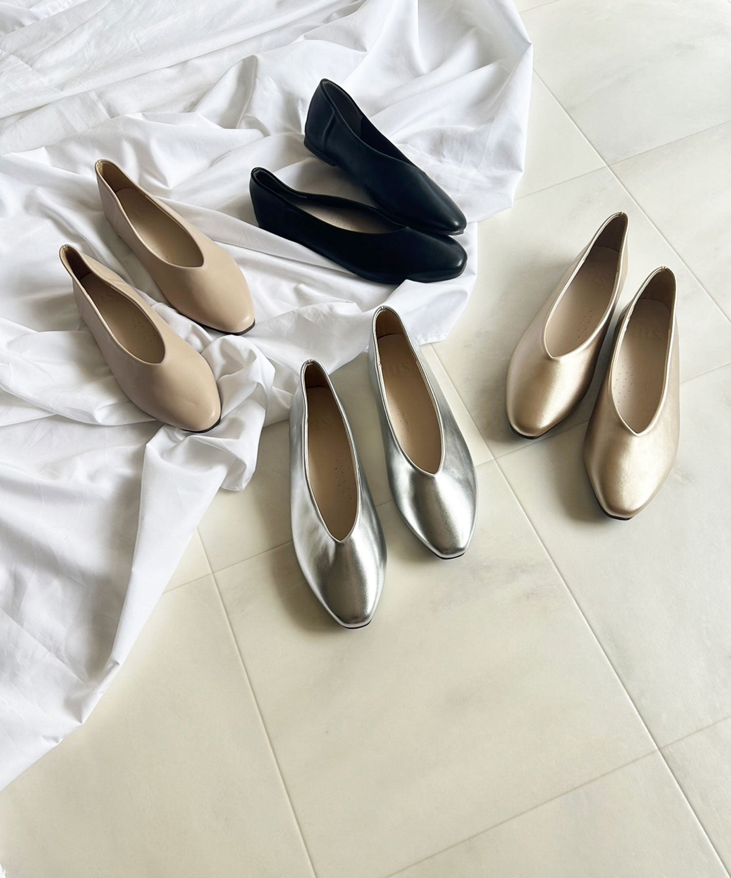 ラスドット lus. Vカットフラットパンプス