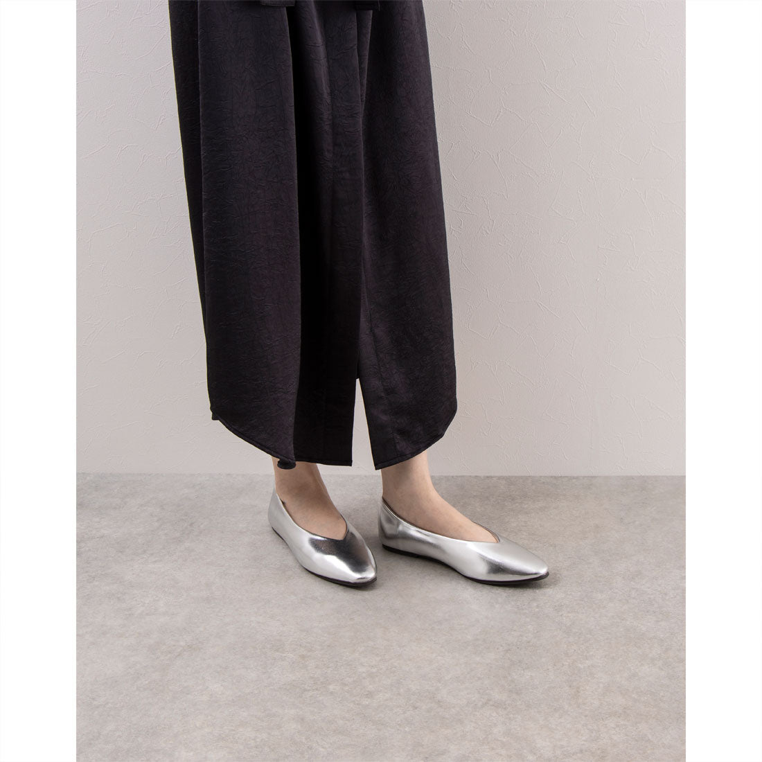 ラスドット lus. Vカットフラットパンプス