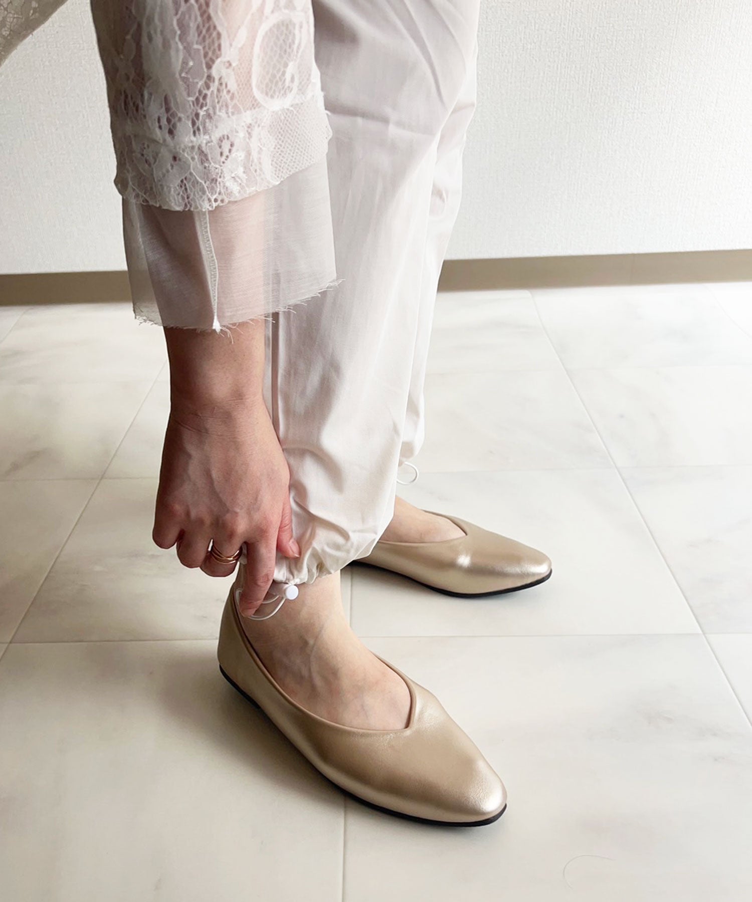 ラスドット lus. Vカットフラットパンプス,シャンパンゴールド