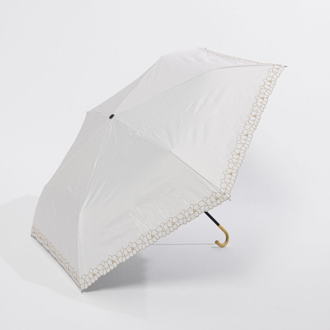 ラスドット lus. フラワー刺繍晴雨兼用折りたたみ傘 （ネイビー） ネイビー