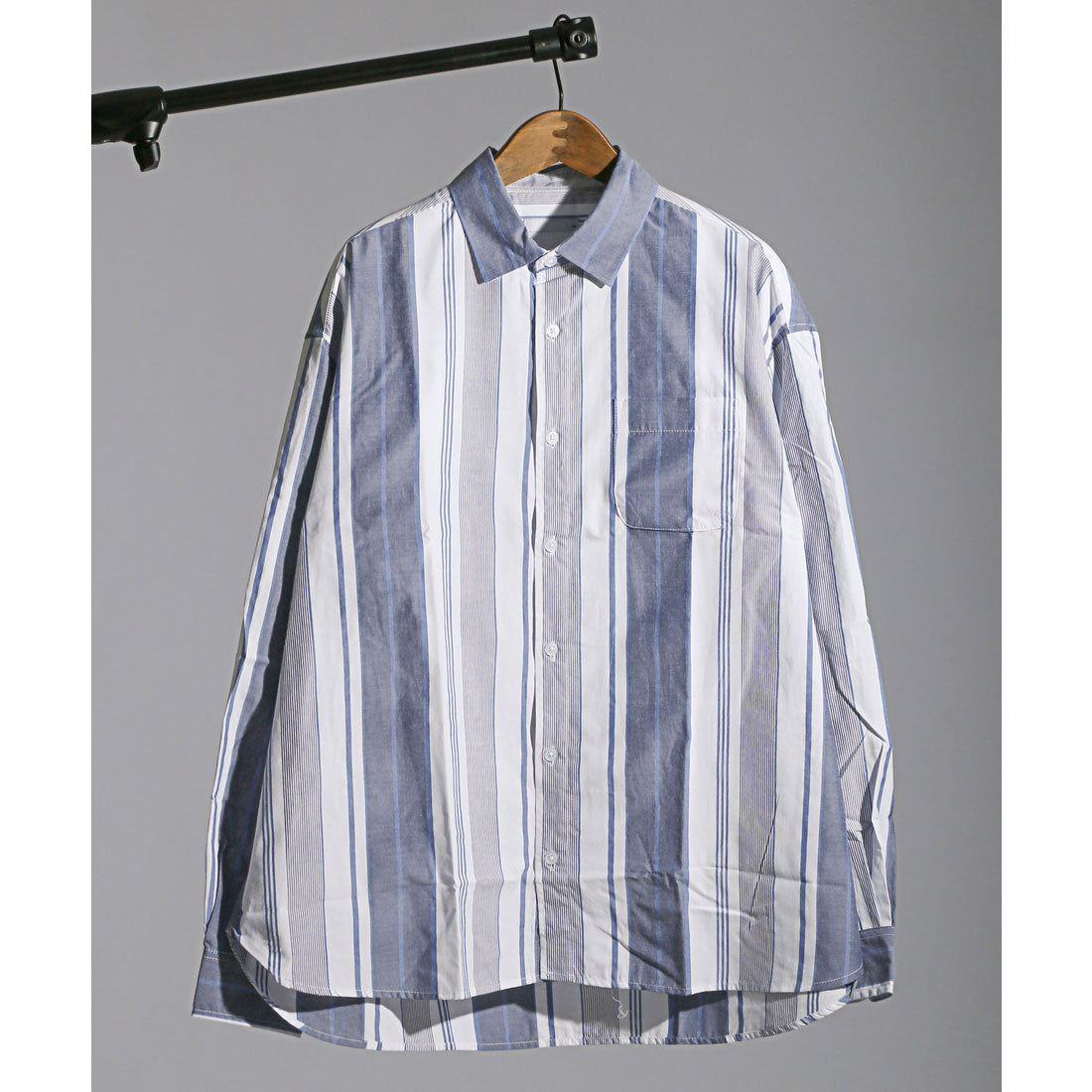 拉格風格 LUXSTYLE 總圖案常規領長袖襯衫/常規領 胸口袋 條紋 格子 總圖案 平紋布料