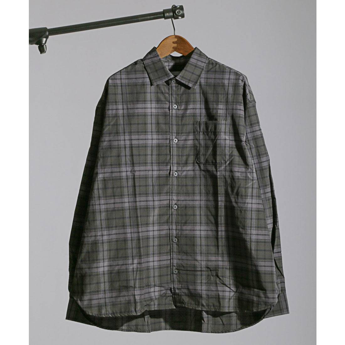 拉格風格 LUXSTYLE 總圖案常規領長袖襯衫/常規領 胸口袋 條紋 格子 總圖案 平紋布料