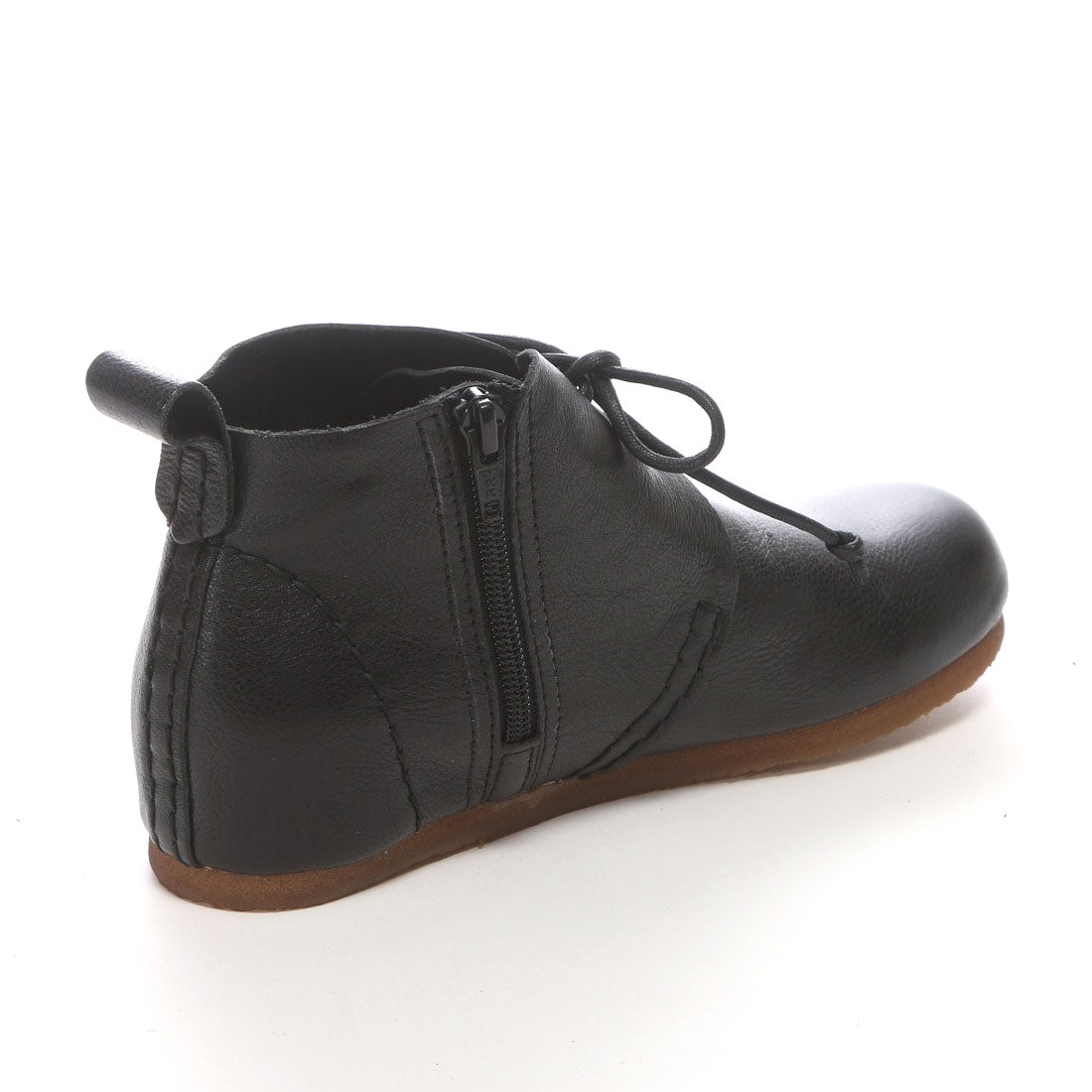 Milla sports: Clean and comfortable 4E casual wedge shoes