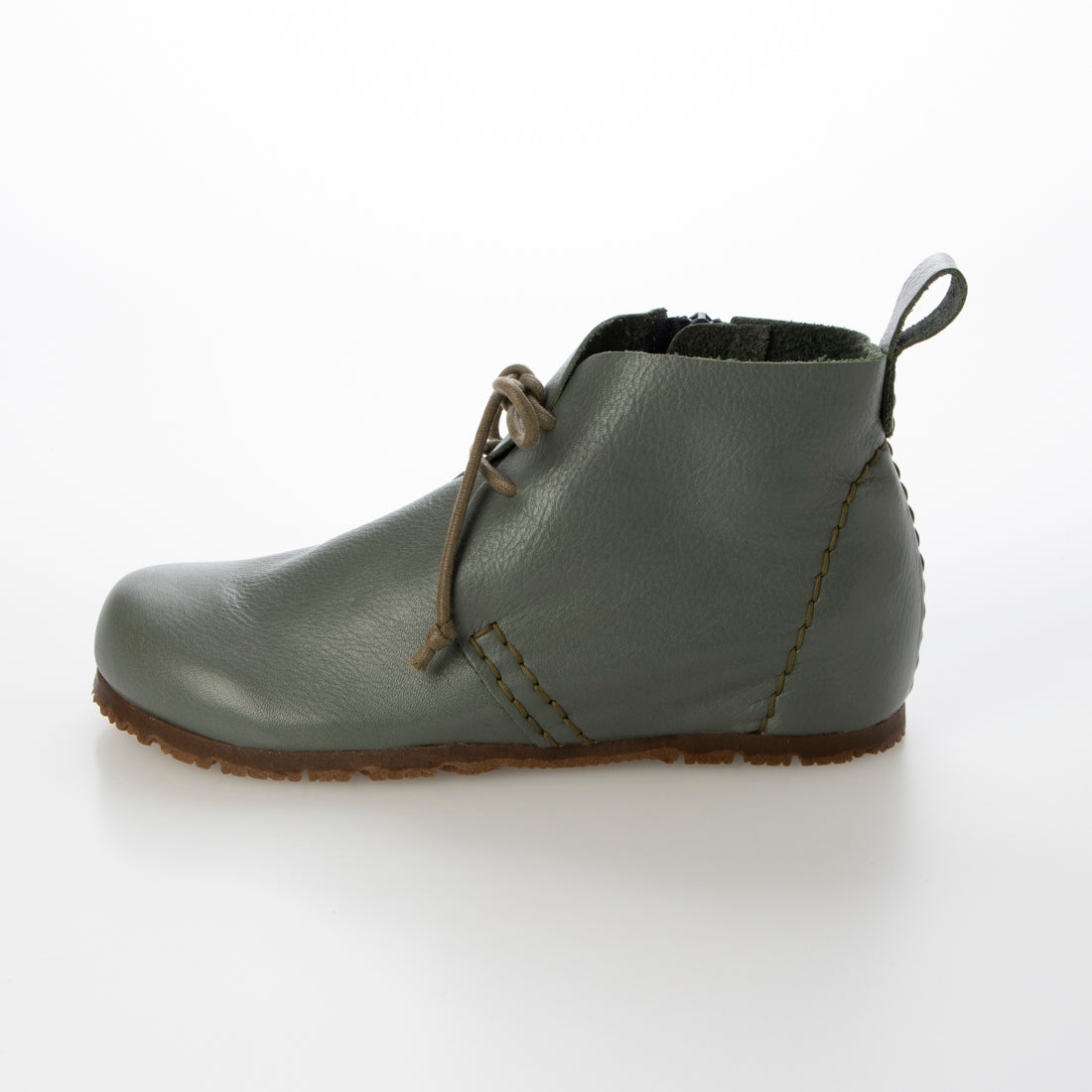 Milla sports: Clean and comfortable 4E casual wedge shoes