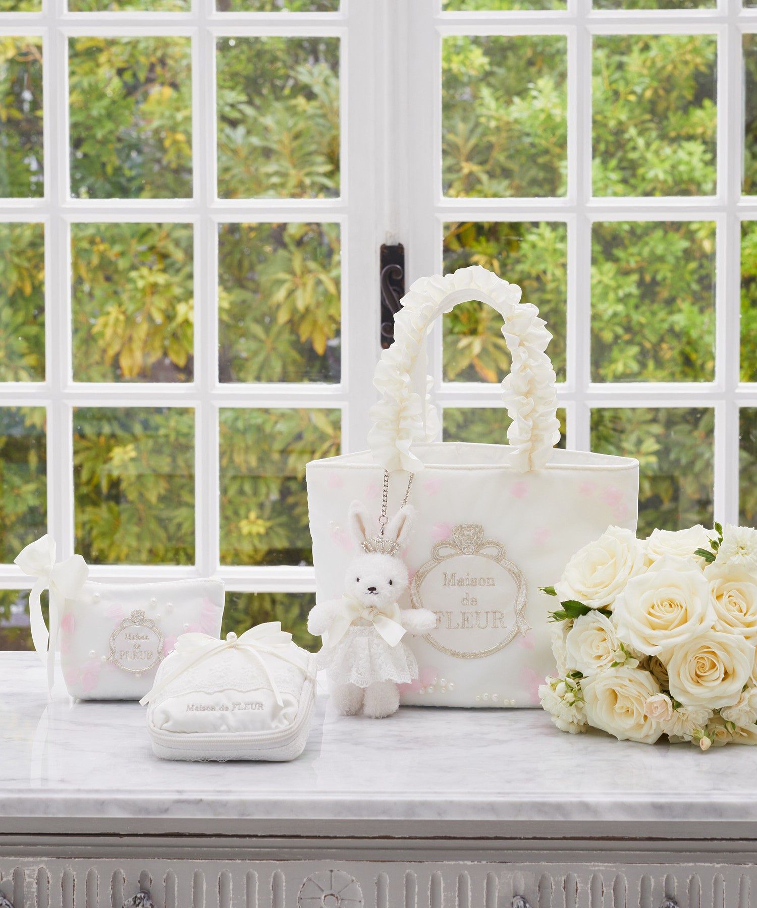 メゾン ド フルール Maison de FLEUR レースフリルポーチ （ホワイト） ホワイト