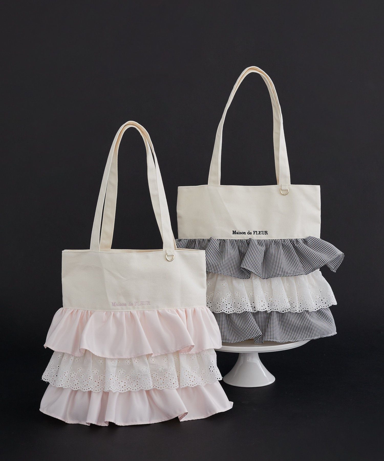 メゾン ド フルール Maison de FLEUR フロントフリルトートバッグ （ブラック） ブラック