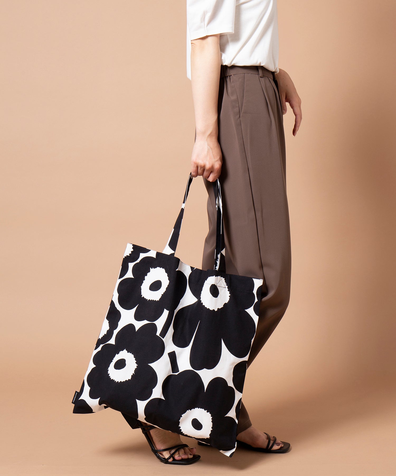 マリメッコ marimekko ファブリックバッグ / Pieni Unikko トートバッグ 布 鞄 ウニッコ サブバッグ 67572 69915 ギフト （ベージュ） ベージュ